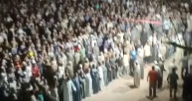 انهيار وإغماءات بين أسر ضحايا حادث الطريق الإقليمي أثناء الجنازة.. تفاصيل مؤثرة بالفيديو
