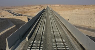 شاهد مراحل تركيب القضبان في مشروع الخط الأول لشبكة القطار الكهربائي السريع