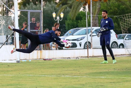 اللاعبون خلال المران الأول اللاعبون خلال المران الأول