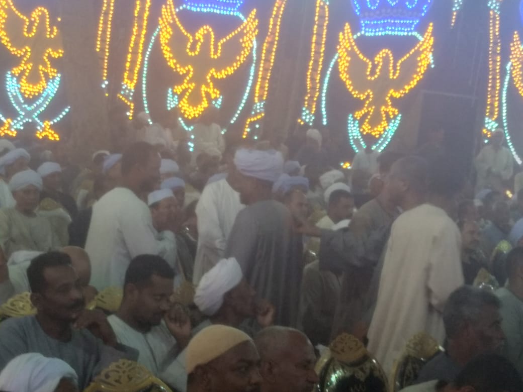 توافد علي المؤتمر توافد علي المؤتمر