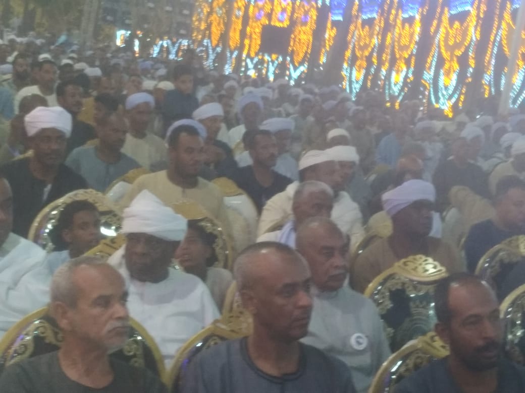 جموع غفيرة جموع غفيرة