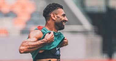 محمد صلاح يستعرض لياقته البدنية في تدريبات ليفربول الصباحية بالجولة الآسيوية