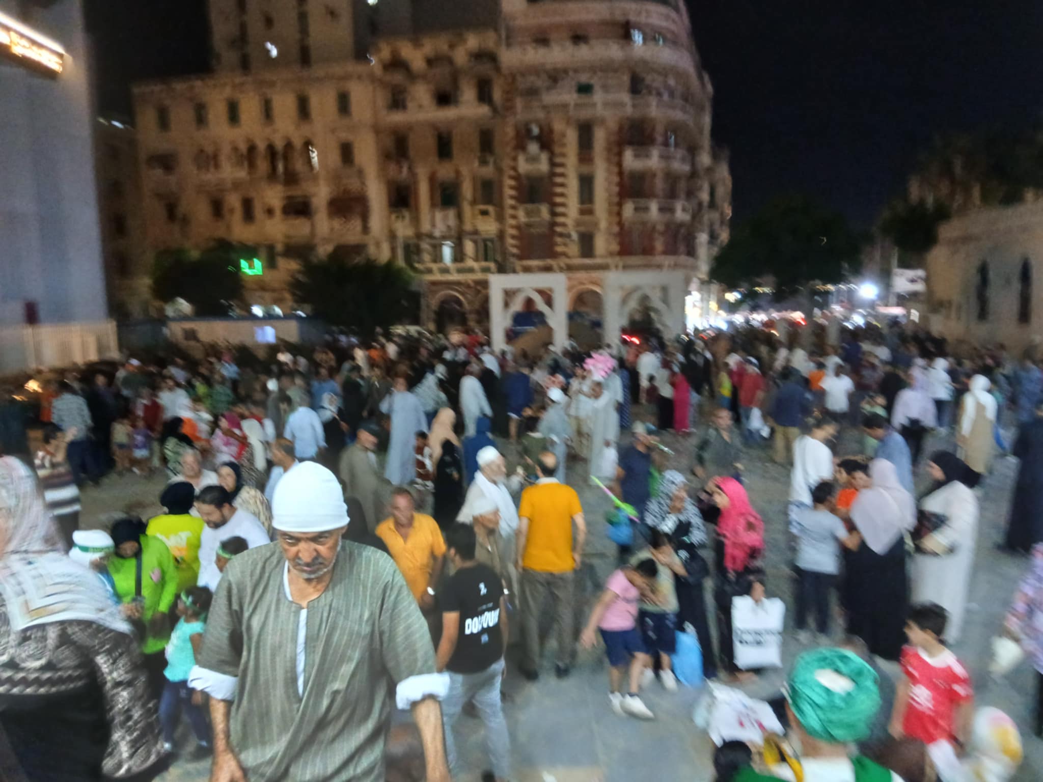 توافد الزائرين بالإسكندرية علي المرسي أبو العباس توافد الزائرين بالإسكندرية علي المرسي ابو العباس
