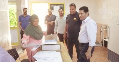 متابعة وكيل صحة الأقصر للمبادرات الرئاسية وحالات إحالة المتغيبين للشئون القانونية.. صور