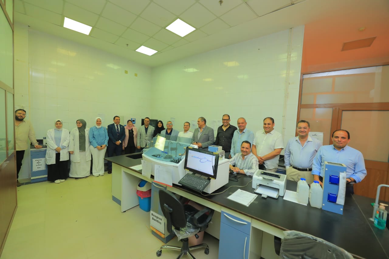 جانب من جولة رئيس الجامعة