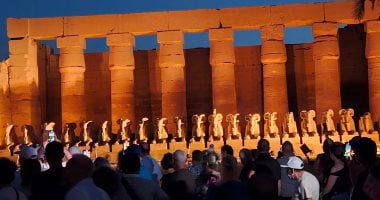 عروض الصوت والضوء الصيفية تجذب سياح العالم إلى معابد الكرنك بالصور