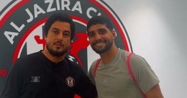 إبراهيم عادل يلتقي لاعبًا سابقًا في نادي الجزيرة الإماراتي قبيل الإعلان الرسمي