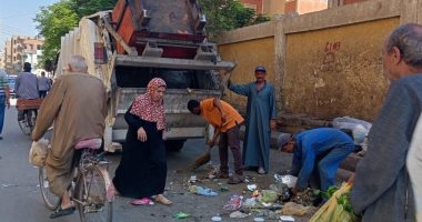 إزالة 10 أطنان من المخلفات وتنظيف شوارع حي غرب سوهاج