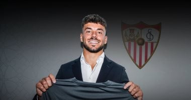 إشبيلية يجدد عقد الحارس ألفارو فيرنانديز حتى عام 2027