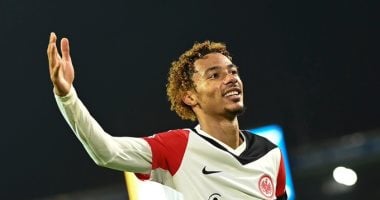 "إيتيكي خارج حسابات فرانكفورت الودية وسط تقارير عن اقترابه من الانضمام لليفربول"
