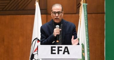 اتحاد الكرة يفرض ترخيص وزارة العمل لمزاولة النشاط للاعبين والمدربين الأجانب