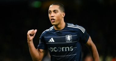 الاتحاد يدرس التوقيع مع يوري تيليمانس نجم أستون فيلا