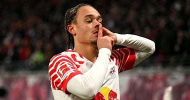 تشيلسي يتقدم في مفاوضاته مع تشافي سيمونز للتعاقد بينما اللاعب يبدي استعدادًا للرحيل