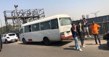 تصادم مروري بين سيارة ملاكى وأتوبيس على كوبري 6 أكتوبر