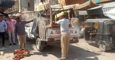 حملة مكثفة لإزالة الإشغالات والمخالفات المرورية في شوارع طهطا بمحافظة سوهاج