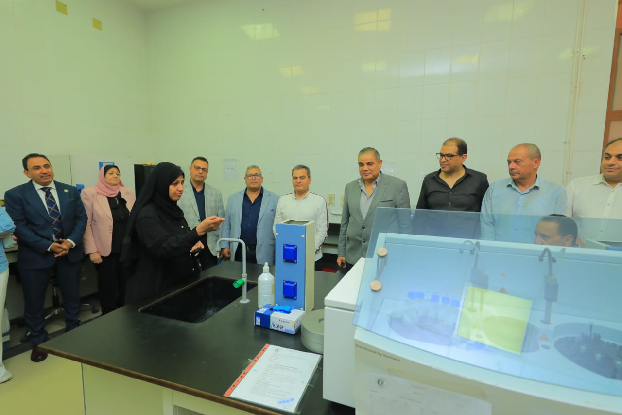 رئيس جامعة كفر الشيخ يتفقد مستشفى الجامعة