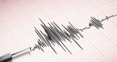 زلزال بقوة 7.3 درجات قبالة ألاسكا وهيئة المسح الجيولوجي الأمريكية تصدر تحذيرًا من تسونامي