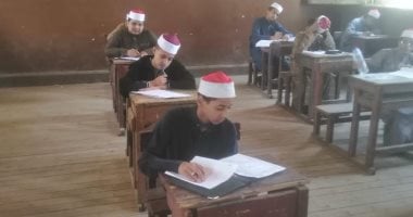 طلاب الدور الثاني بالأزهر يؤدون امتحانات الفيزياء والرياضيات والقرآن اليوم