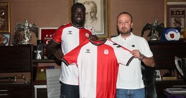 عليو بادجي مهاجم الأهلي السابق ينضم رسمياً إلى سيفاس سبور التركي