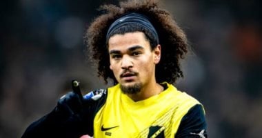 قبل 16 يوماً من إغلاق باب القيد الصيفي: الأهلي يوقع 9 صفقات بينما الزمالك يحقق 5 تعاقدات