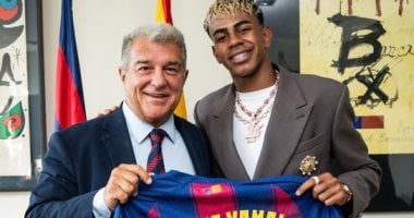 لامين يامال: برشلونة هو حياتي وأعد بمتابعة إرث ميسي ورونالدينيو