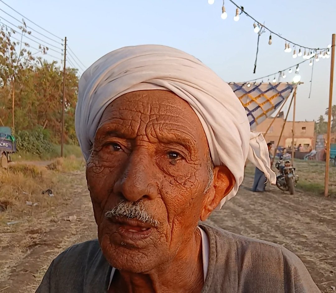 العم محمد مبارك لاعب تحطيب بقنا العم محمد مبارك لاعب تحطيب بقنا