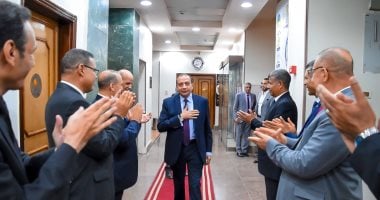 مجلس جامعة بني سويف ينظم ممرا شرفيا لاستقبال الدكتور منصور حسن بمناسبة بلوغه سن المعاش
