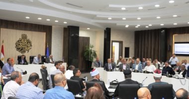 محافظ أسوان يؤكد على ضرورة التصدي الحازم لمخالفات منظومة التغيرات المكانية