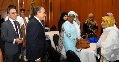 وزير الخارجية والهجرة يلتقي أفراد الجالية المصرية في مالي خلال زيارة رسمية
