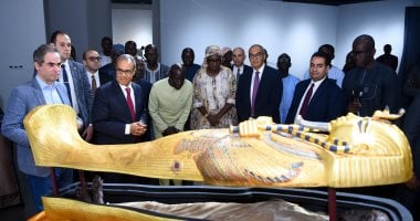 وزير الخارجية يهدي نسخة من مومياء وتابوت الملك توت عنخ آمون لمتحف الحضارات الإفريقية في داكار