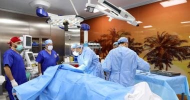ولادة حالة نادرة لطفل مصاب بالـ "الشمع الورقي" في مستشفى سنورس المركزي بالفيوم