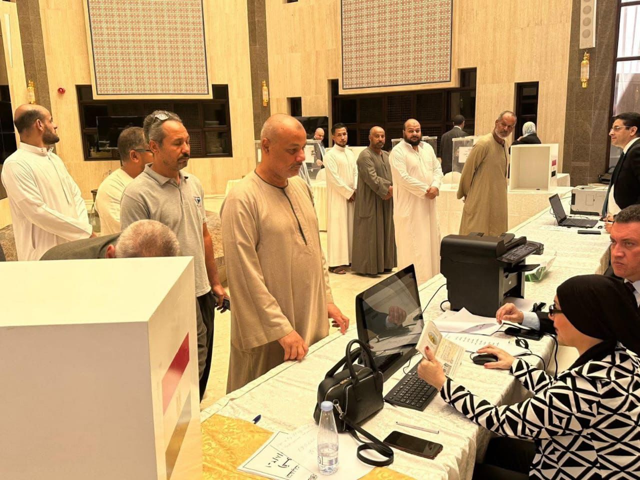 الحضور الكثيف للناخبين الحضور الكثيف للناخبين