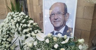 أسرة الفنان الراحل لطفي لبيب تستقبل العزاء في الكنيسة الإنجيلية بالإسكندرية بث مباشر