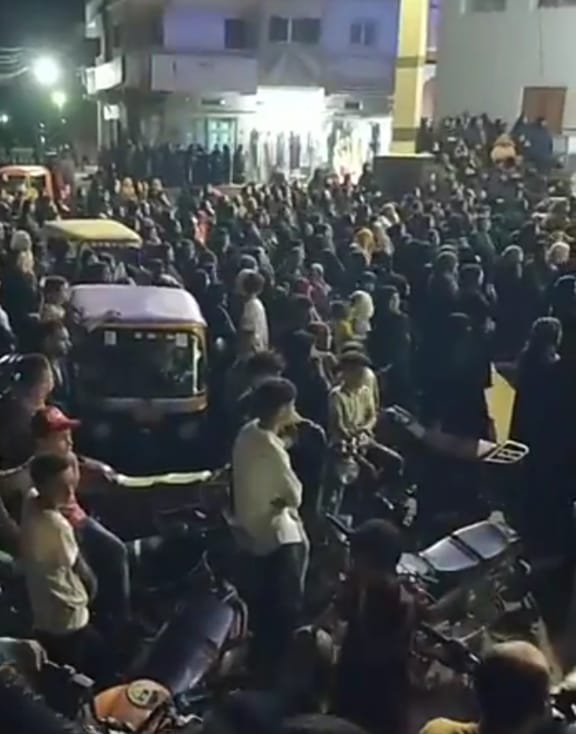 أهالي قرية السحايت يشيعون جثمان العريس أهالي قرية السحايت يشيعون جثمان العريس