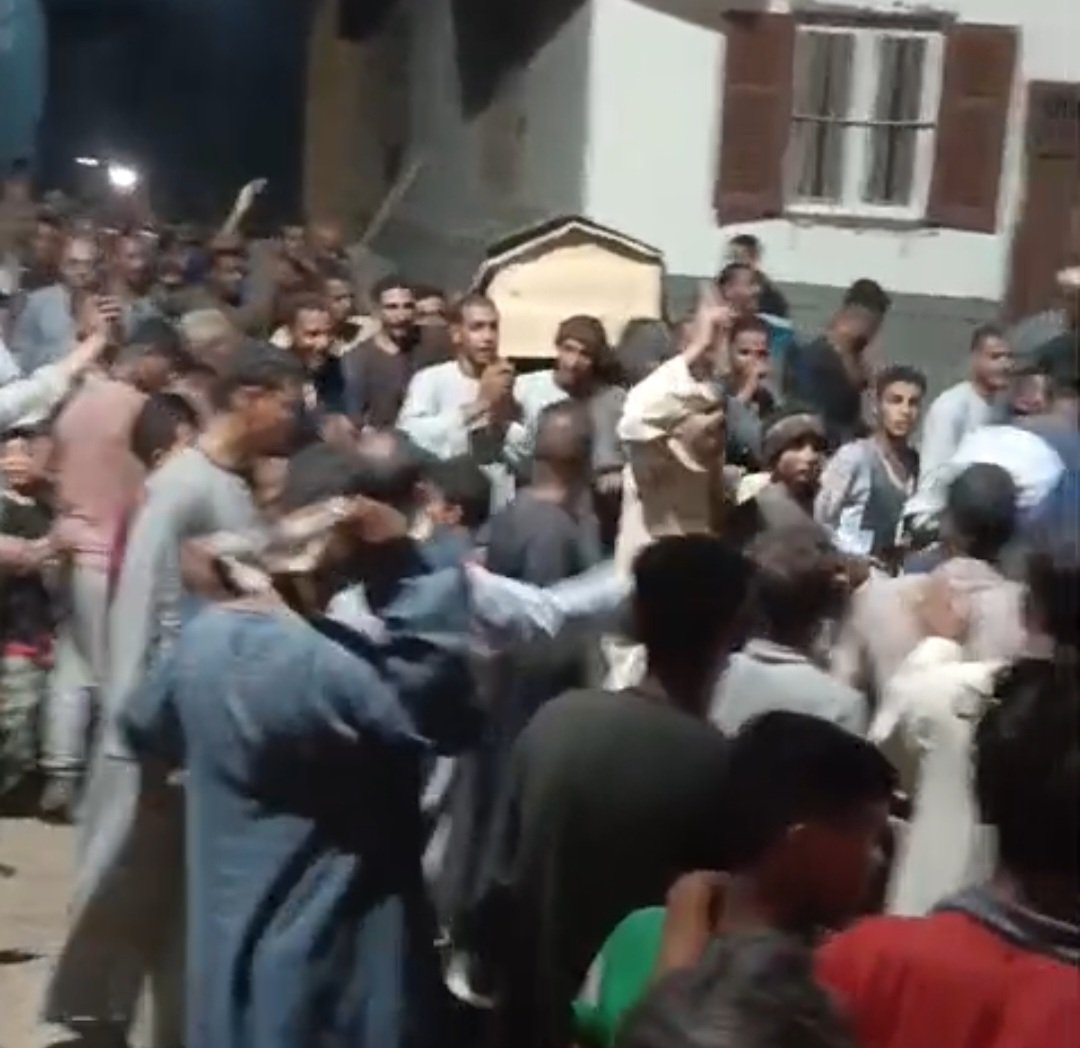 جنازة الشيخ عبد الفتاح وسط الزغاريد والتصفيق