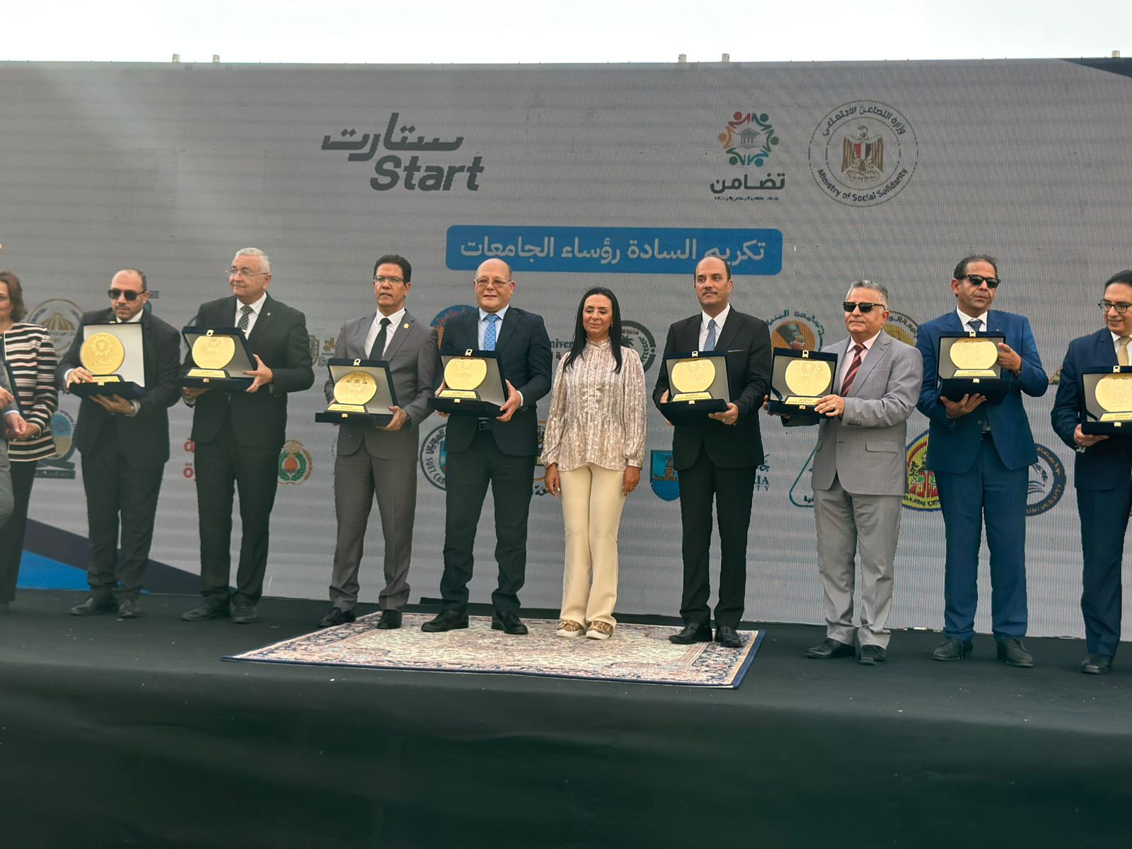 رئيس جامعة سوهاج بالتكريم