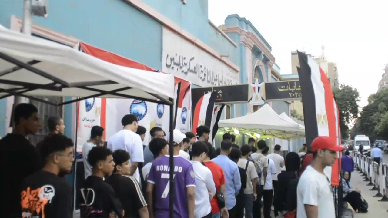توافد المواطنين على اللجان الانتخابية توافد المواطنين على اللجان الانتخابية