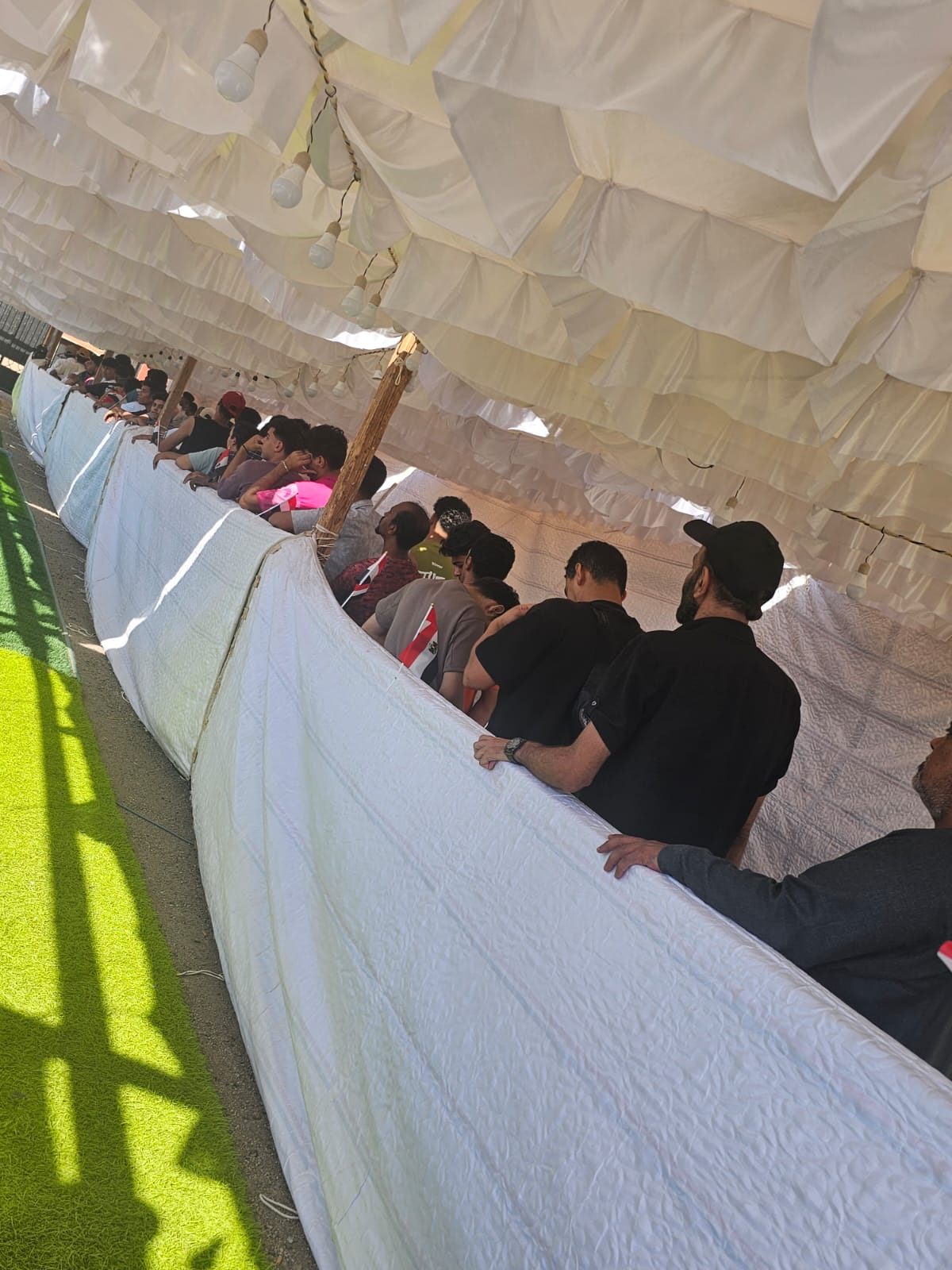 إقبال المواطنين على لجان الانتخابات فى مدينة دهب (3)