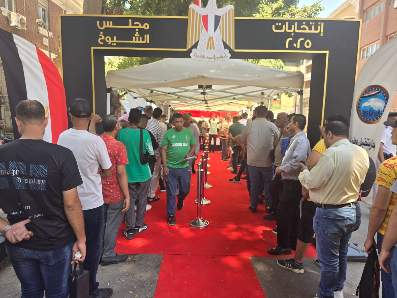 طوابير الناخبين أمام لجان الانتخابات