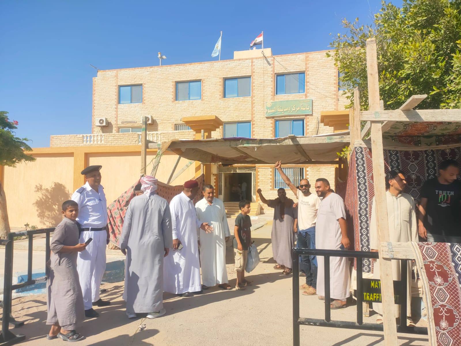 توافد الناخبين على لجان السلوم