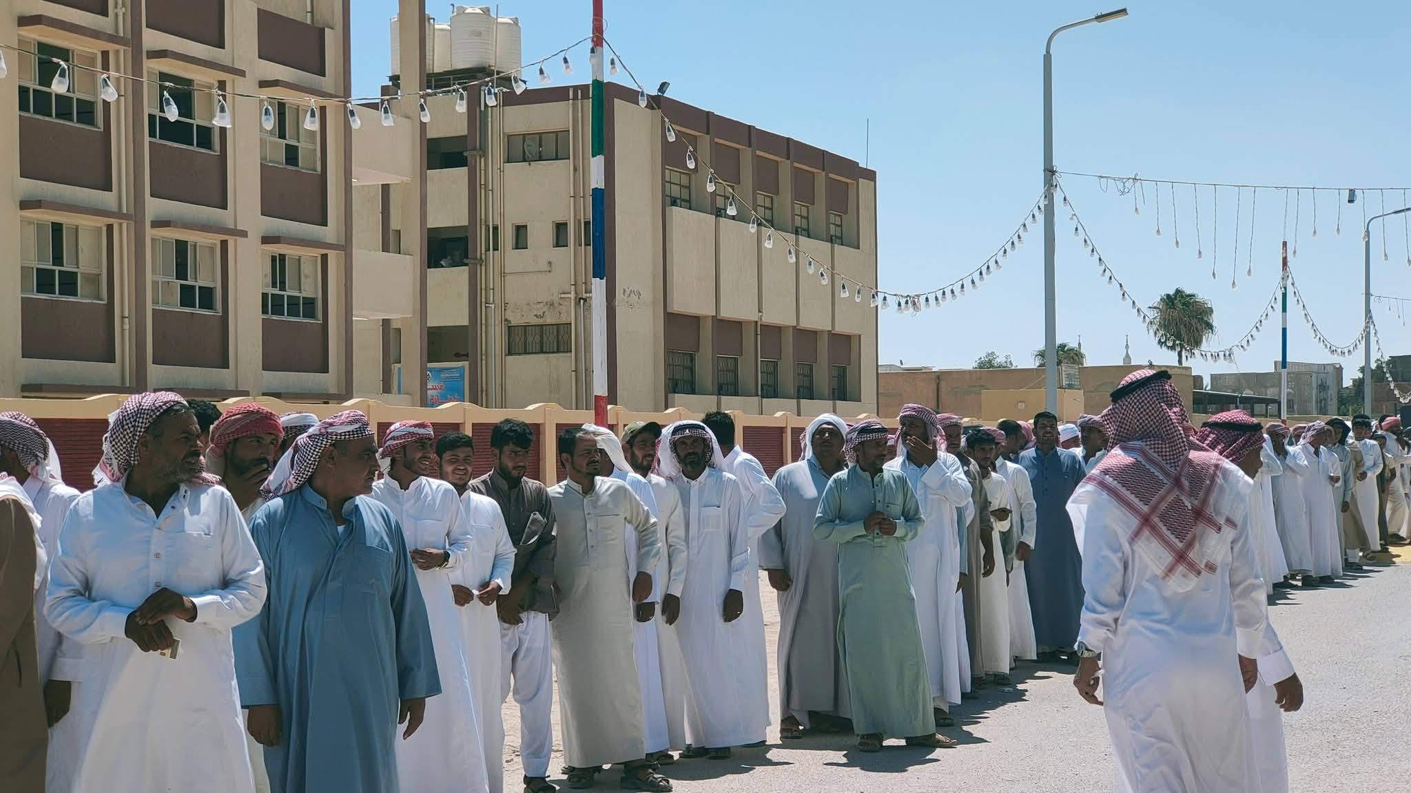 توافد المواطنين للإدلاء بأصواتهم في انتخابات مجلس الشيوخ