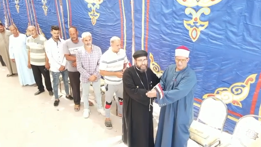 أئمة وقساوسة إيد واحدة أمام اللجان الانتخابية