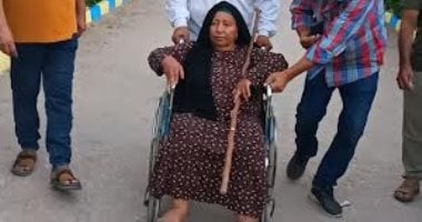 قعيدة تدلى بصوتها في القنطرة غرب: “سأحضر من أجل البلد حتى على فراش الموت”