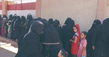 طوابير السيدات في سوهاج تتصدر اليوم الثاني لانتخابات مجلس الشيوخ بين الصور والإقبال الكثيف