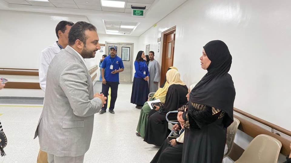 مدير فرع الهيئة بالأقصر يتابع انتظام العمل بعدد من أقسام المجمع الطبي الدولي مدير فرع الهيئة بالأقصر يتابع انتظام العمل بعدد من أقسام المجمع الطبي الدولي