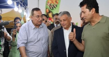 محافظ الإسماعيلية يتفقد بازار عرض المانجو الإسماعيلية في القرية الأولمبية