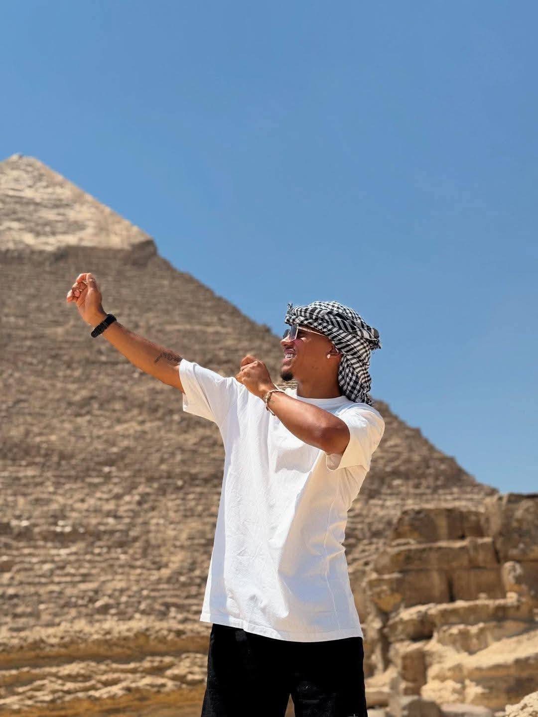 خوان الفينا في جولة سياحية خوان الفينا في جولة سياحية