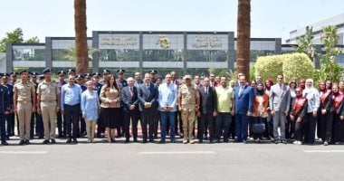 وفد إعلامي وطلابي من الأكاديمية العسكرية والجامعات يزور الشركة العالمية للبصريات