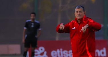 أوسكار رويز يؤكد استقلالية لجنة الحكام وضرورة الاعتراف بالأخطاء المهنية