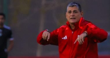 أوسكار رويز يعقد اجتماعًا مع حكام الجولة الثانية بالدوري لتقييم الأداء